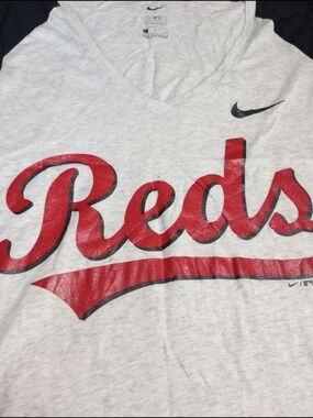 Nike Women’s Cincinnati Reds' V-Neck Graphic Tee - Gray/Red Medium